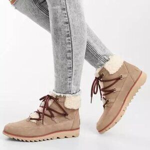 SOREL  Harlow Cozy Hiker Boots Shoes Women's size 8